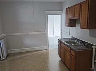 211 Walnut St #4L, Holyoke, MA 01040