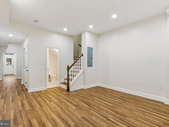 5th image of 113 15th St SE