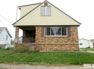 319 2nd St W, Milan, IL 61264