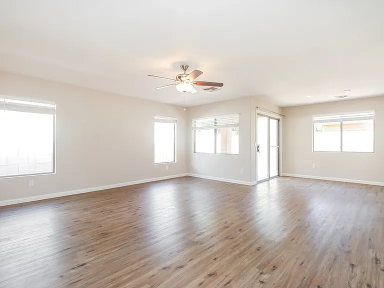 878 E Pollino St — Photo 4