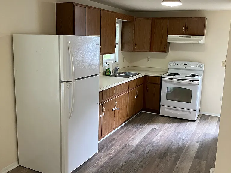 208 Rick St — Photo 3
