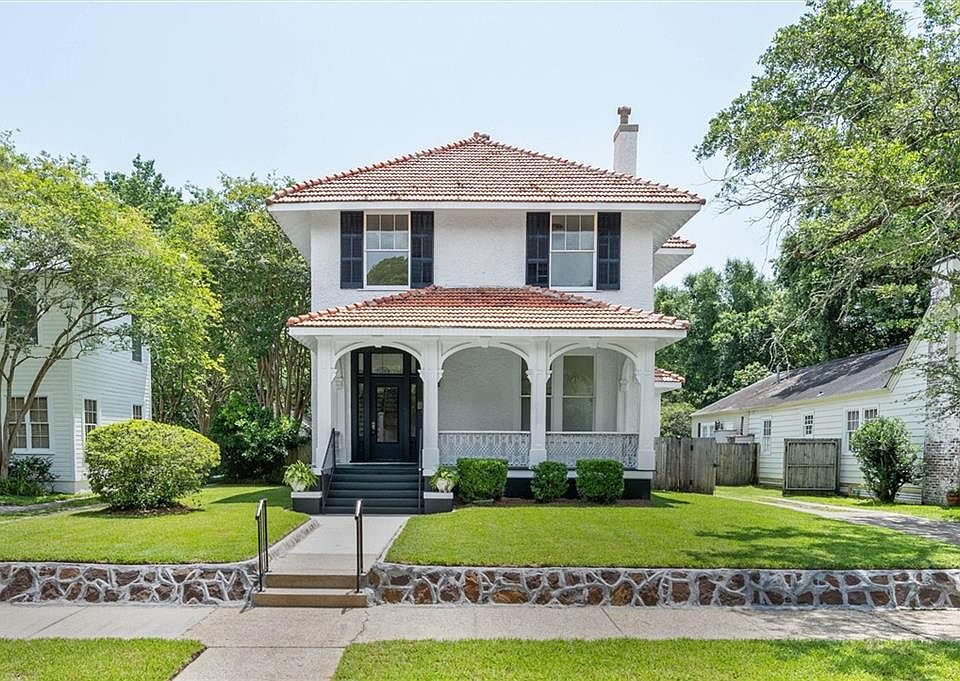 1st image of 313 McDonald Ave