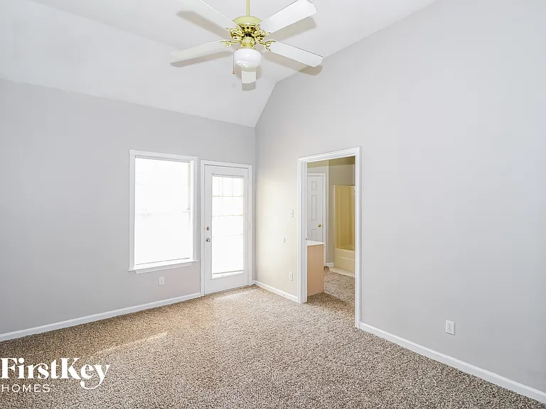 1139 Brady Hollow Ln — Photo 7