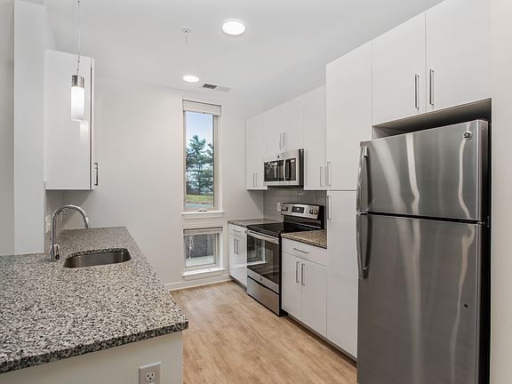 3rd image of 16011 Redland Rd #2e93bcba8