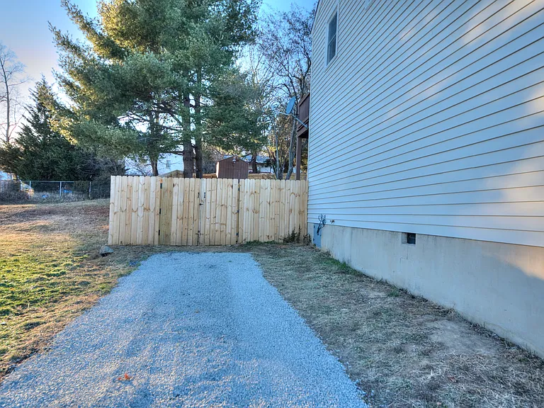 669 Lee Jackson Hwy — Photo 11