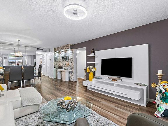 5th image of 7290 Ashford Place #401