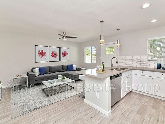 3rd image of 2122-2124 W Augusta Cir Unit 4