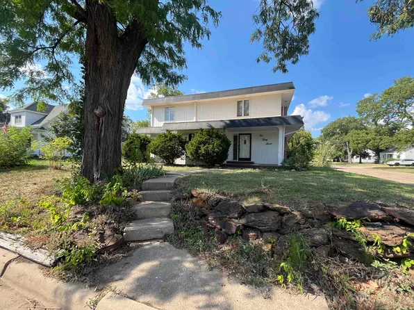 237 E Minneapolis Ave, Salina, KS 67401
