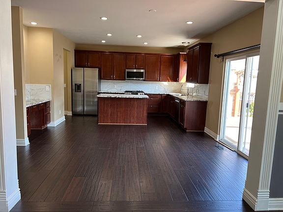 Kitchen with 42" cabinets