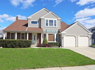 1832 Bangor Ln, Elk Grove Village, IL 60007