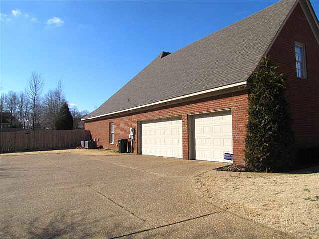 1st image of 645 Woodsedge Dr