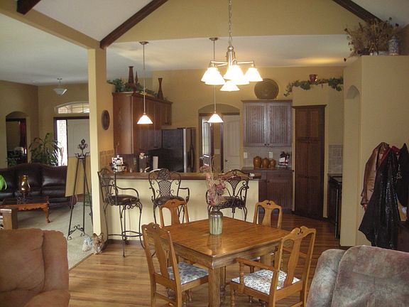 3rd image of 111 N Valley Creek Dr