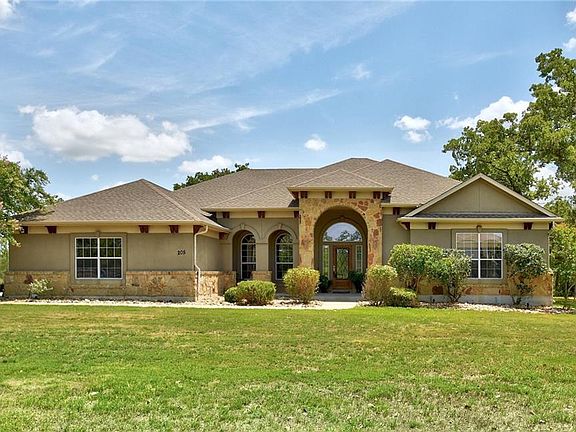 3rd image of 205 Eight Oaks Dr