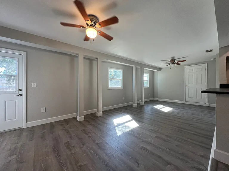 2443 Duke Ln — Photo 13