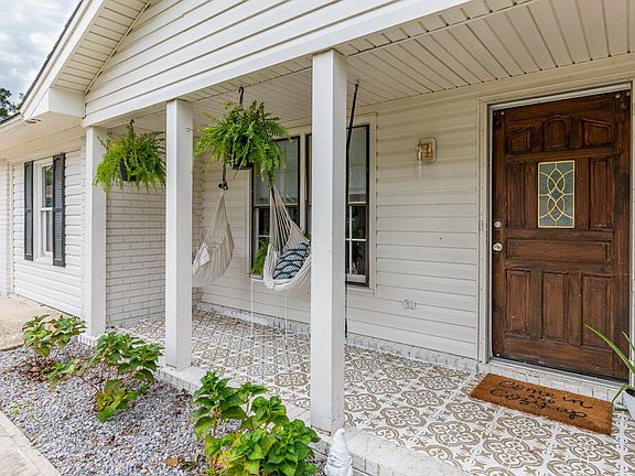 3rd image of 110 Heritage Pl