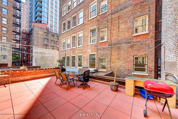 Rented by Town Residential | media 15