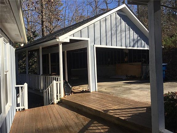 3rd image of 208 Bluff Creek Dr