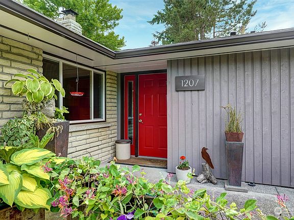 2nd image of 1207 172nd Avenue NE