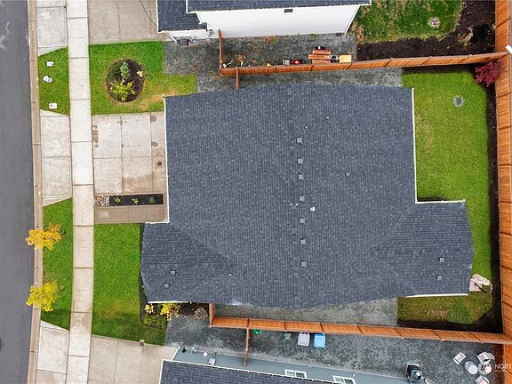 4th image of 18660 Edmunds Lane E