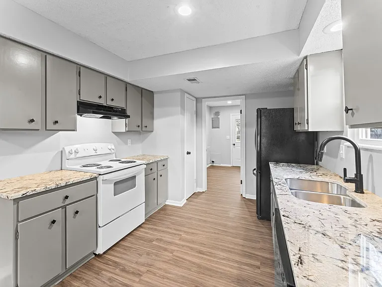 16104 W 141st Ter — Photo 11