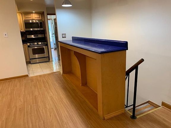 4th image of 421 36th St #1