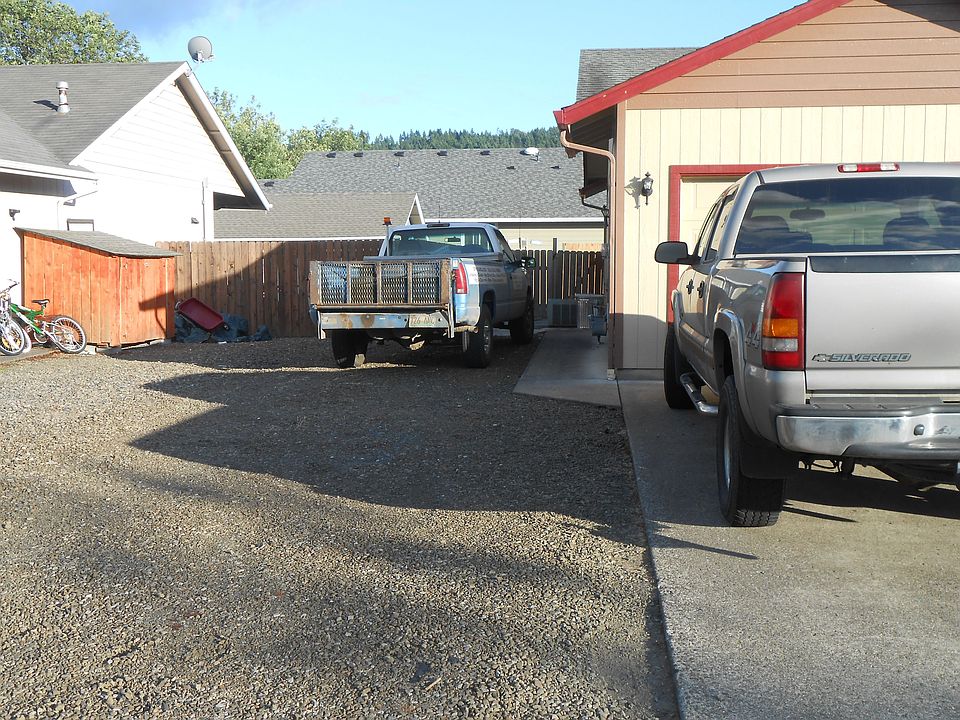 2nd image of 1108 E 2nd Ave