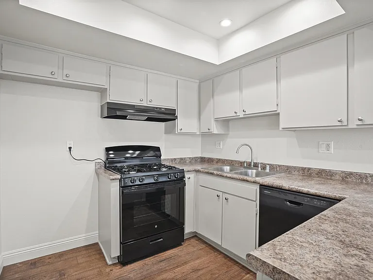 Stonehedge Apartments — Photo 26