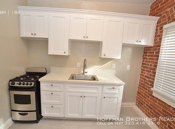 2nd image of 207 N Kenmore Ave #14