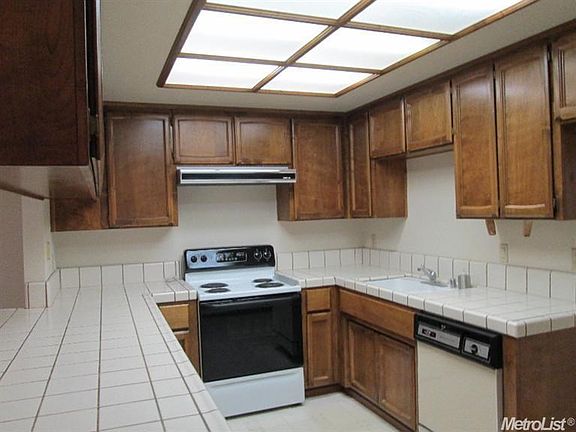 4th image of 20 Riverport Cir