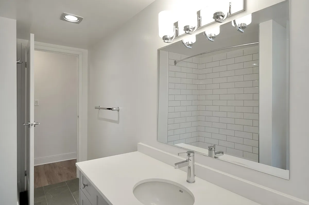 Market Green Apartments — Photo 4