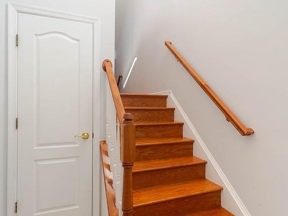 4th image of 4631 Carisbrooke Ln #1