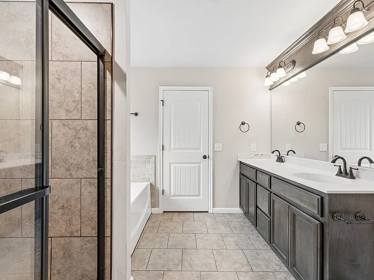 1751 Lexington Ct — Photo 37
