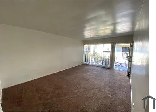 Studio, 400 sqft, $1,500 — Photo 2