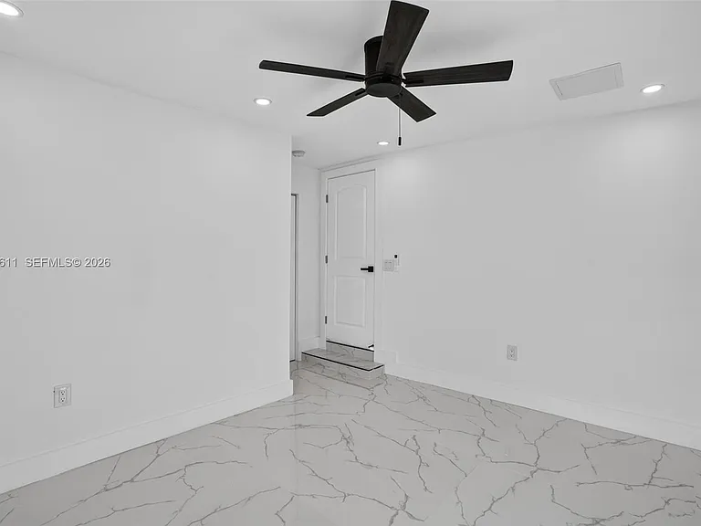 1920 SW 67th Ave — Photo 22