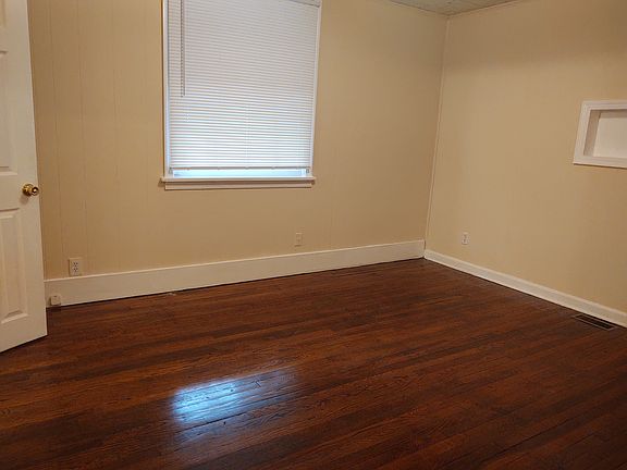 5th image of 3209 Scott St