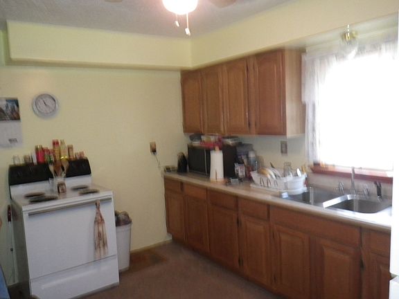 3rd image of 74 Cherry St