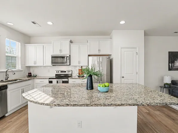 1826 Grassy Falls Ln, Wendell, NC 27591