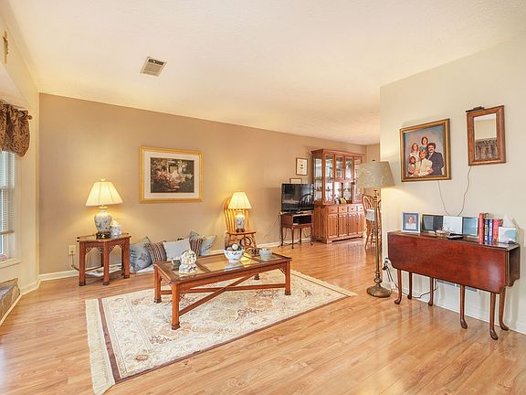 5th image of 3304 Dearwood Dr
