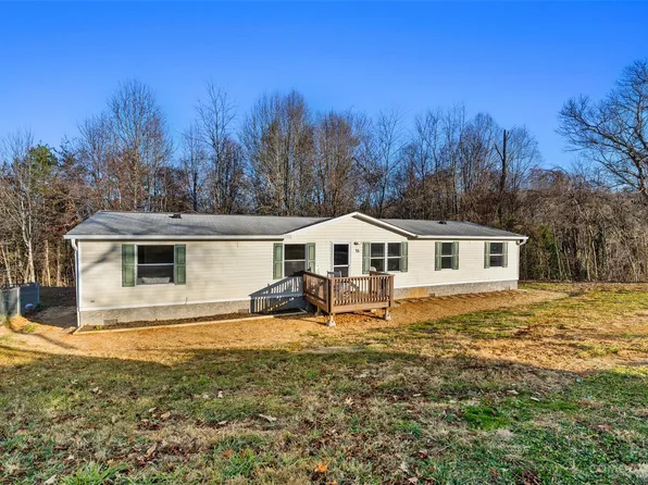 16 Motts Dr, Candler, NC 28715