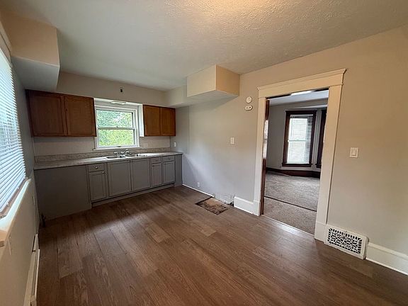 5th image of 2337 22nd St SW