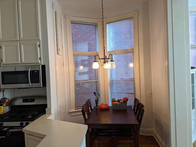 420 Warren Cres #1 — Photo 9