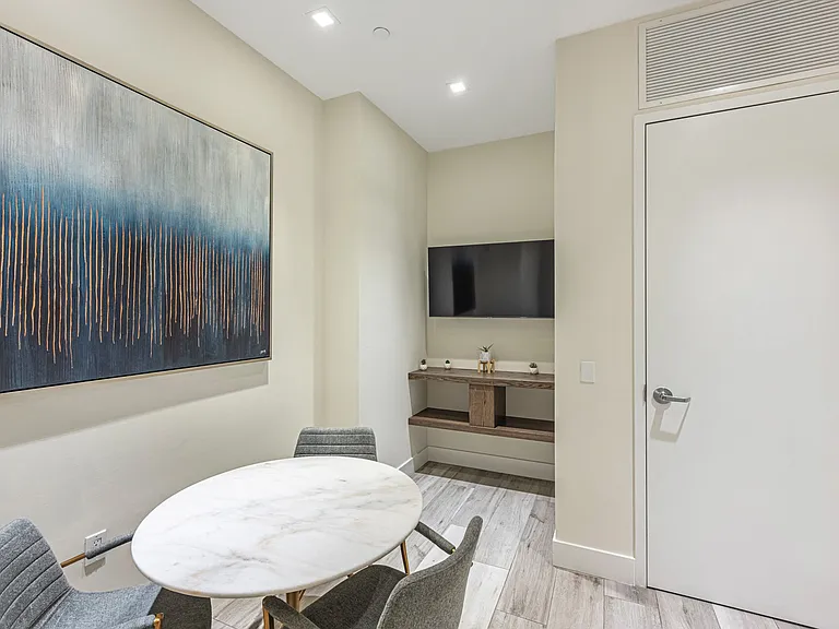 Riverhouse at 11th Apartments — Photo 11