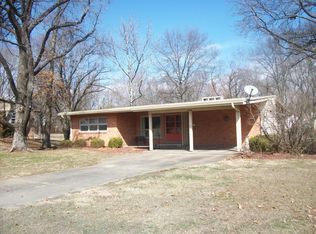 1406 Hickory Hill Dr, Mexico, MO 65265