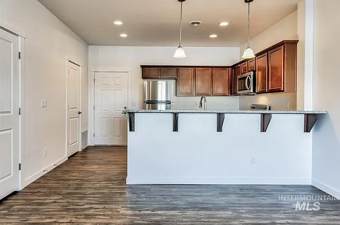 2 bed, 2.5 bath, 1128 sqft, $1,750 — Photo 3