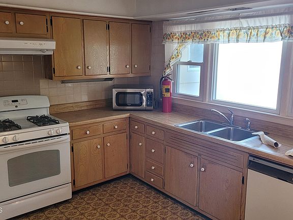 4th image of 10 Beachwood Boulevard