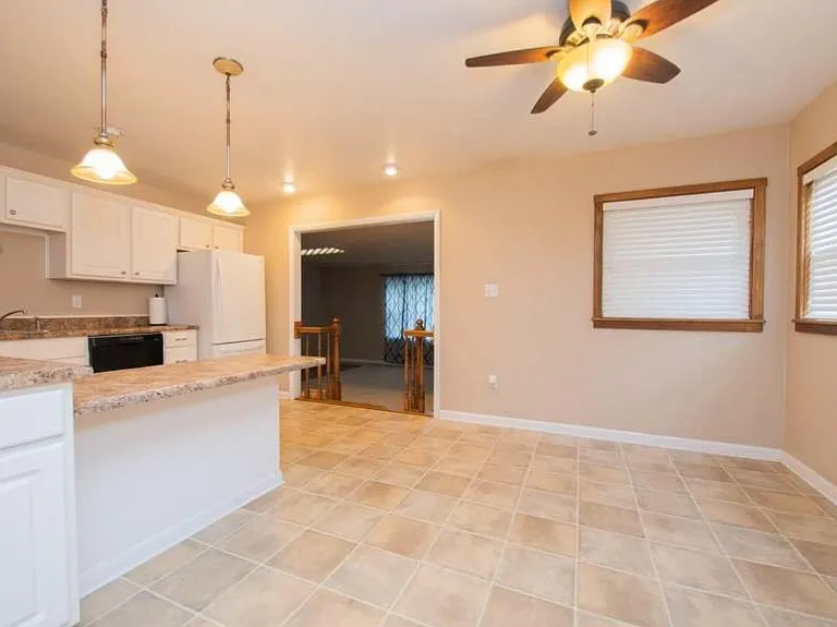 1108 Glendale St — Photo 12
