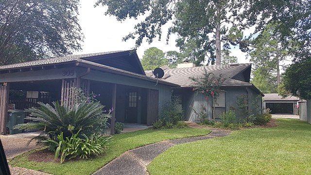 1st image of 305 Oak Center Pl