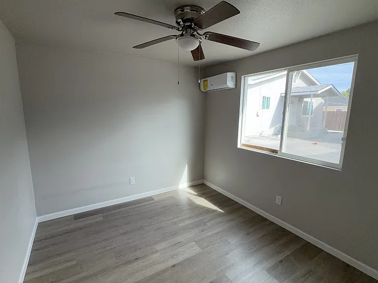 1855 D St #10 — Photo 4