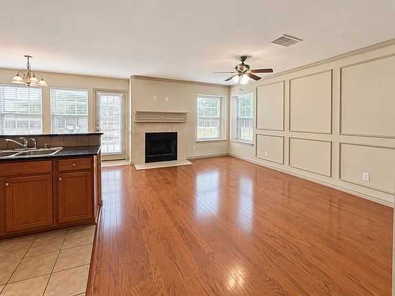 5th image of 3933 Fernando Dr