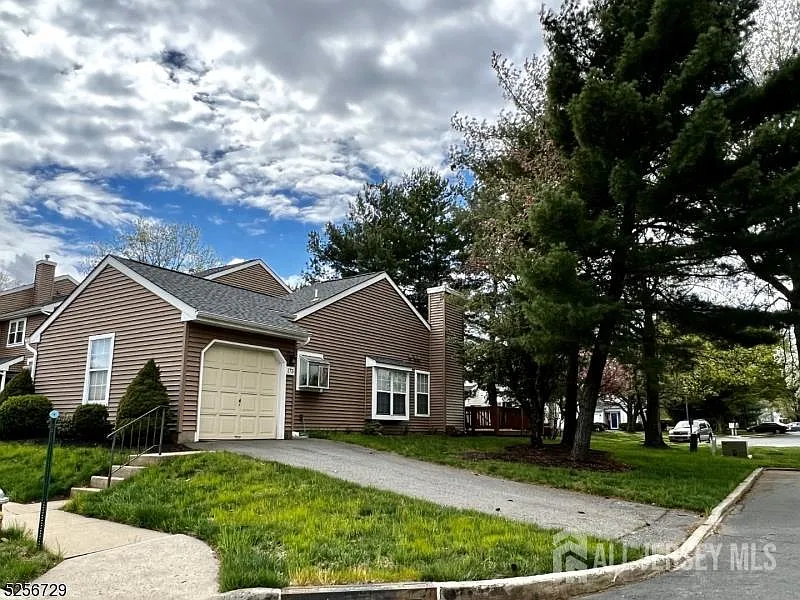 2 bed, 2.0 bath, 1042 sqft, $2,700 — Photo 2
